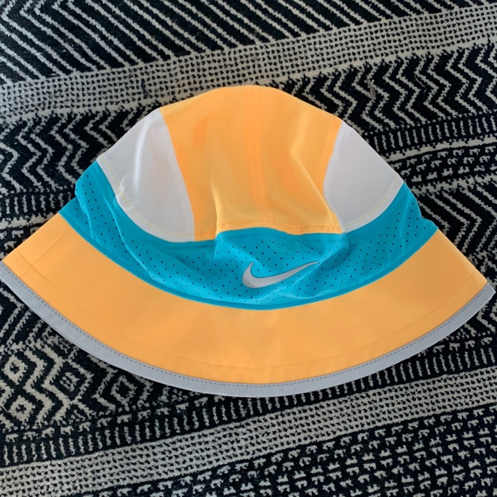 Nike bucket hat
